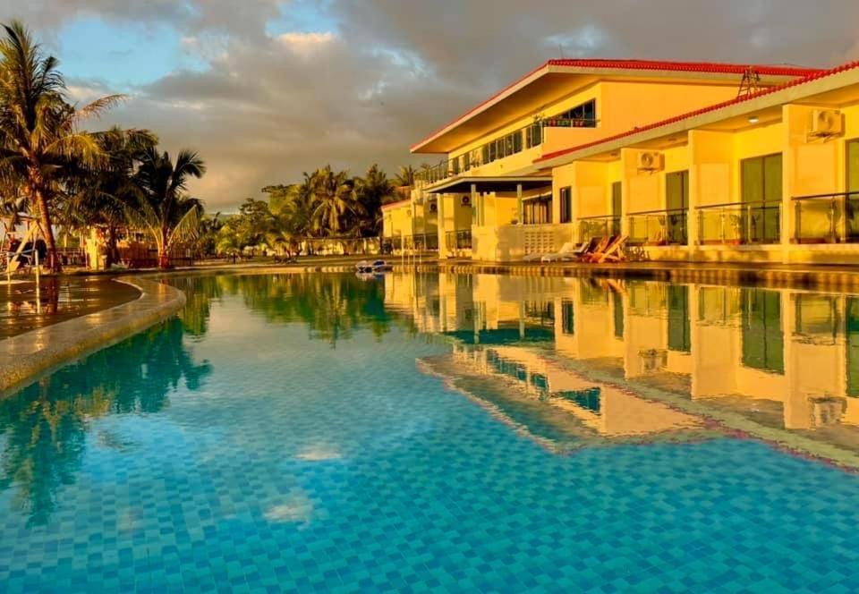 W Golf Resort Oslob Exterior foto